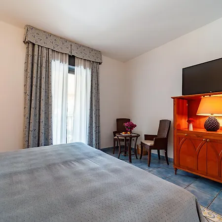 Alberi Del Paradiso Cefalù