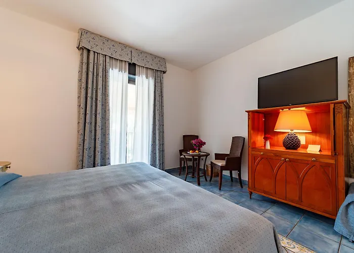 Alberi Del Paradiso Cefalù